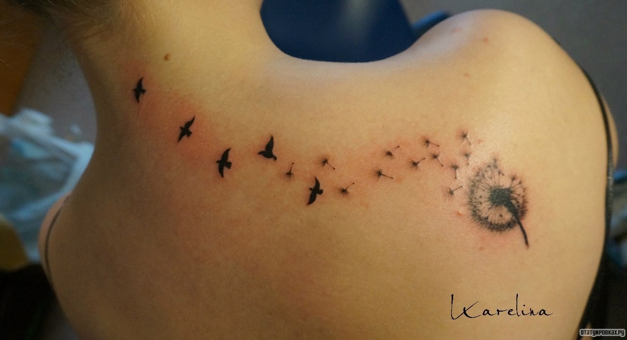 Фотография татуировки под названием «Одуванчик с птицами»
