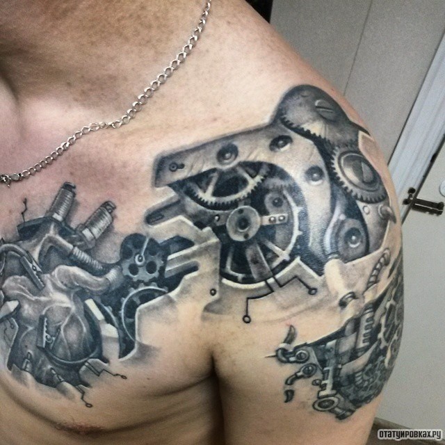 Фотография татуировки под названием «Сердце с механизмами»