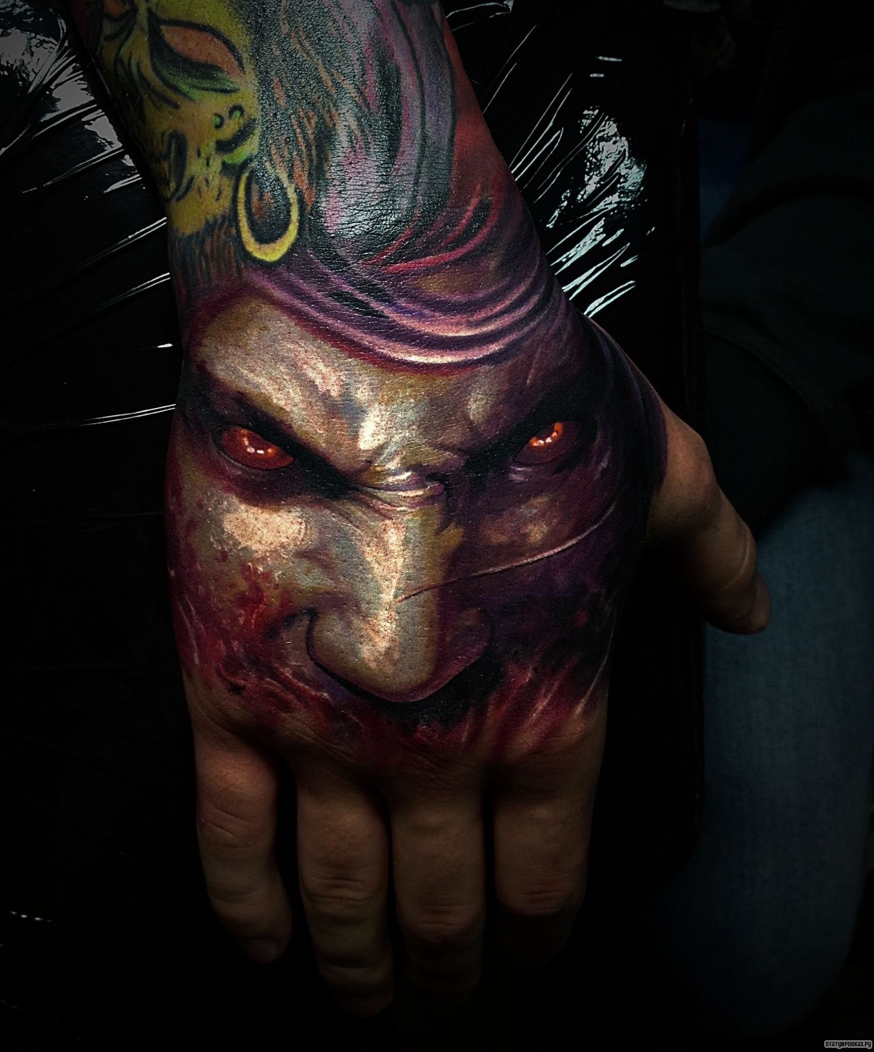 Фотография татуировки под названием «Демоническое лицо»