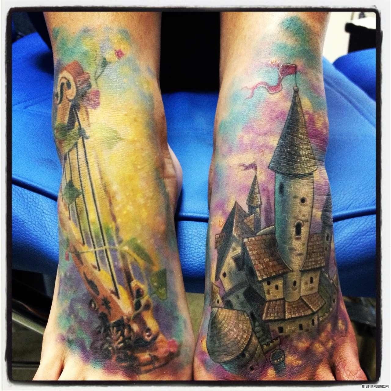 Фотография татуировки под названием «Город и арфа»