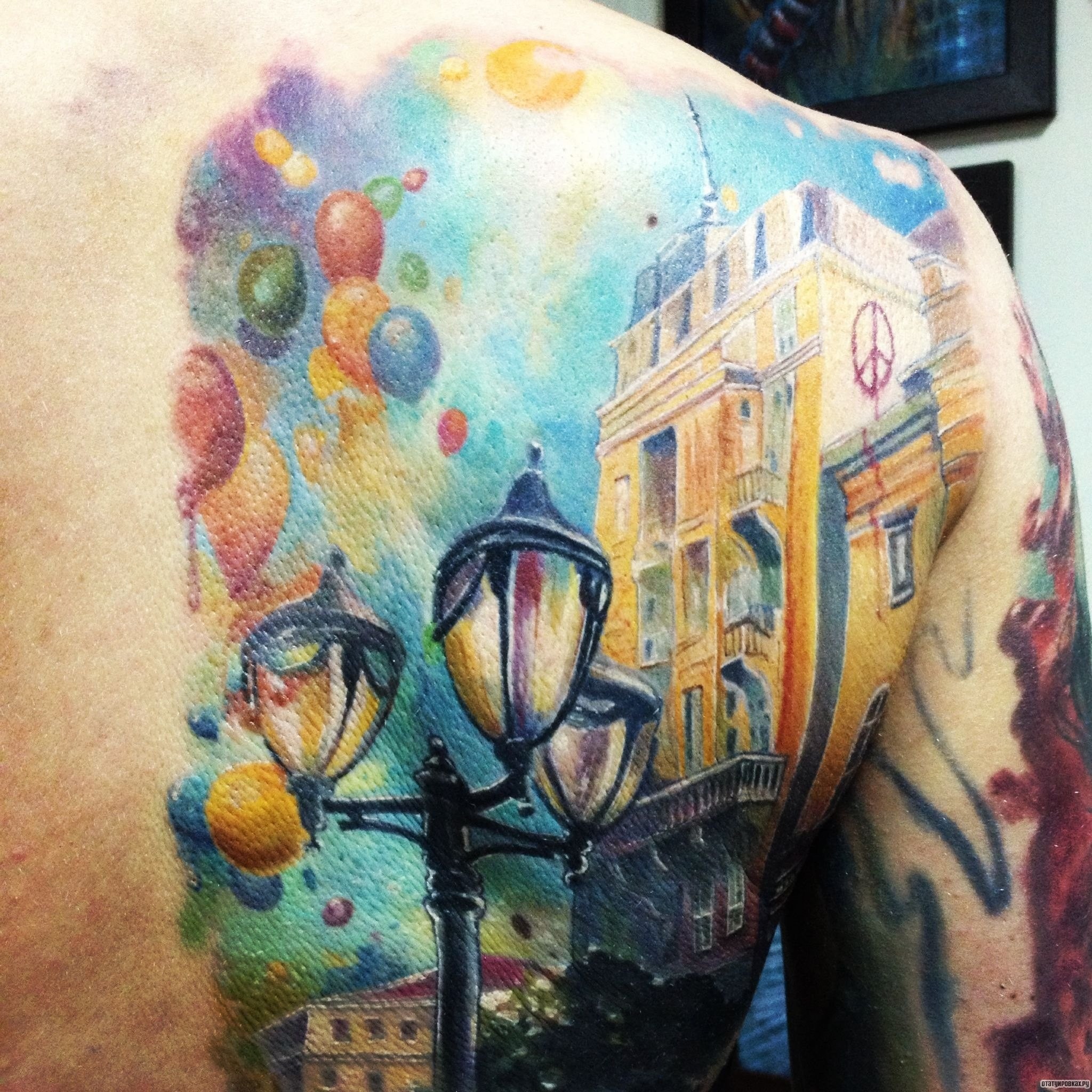 Фотография татуировки под названием «Улица с фонарями и воздушные шары»