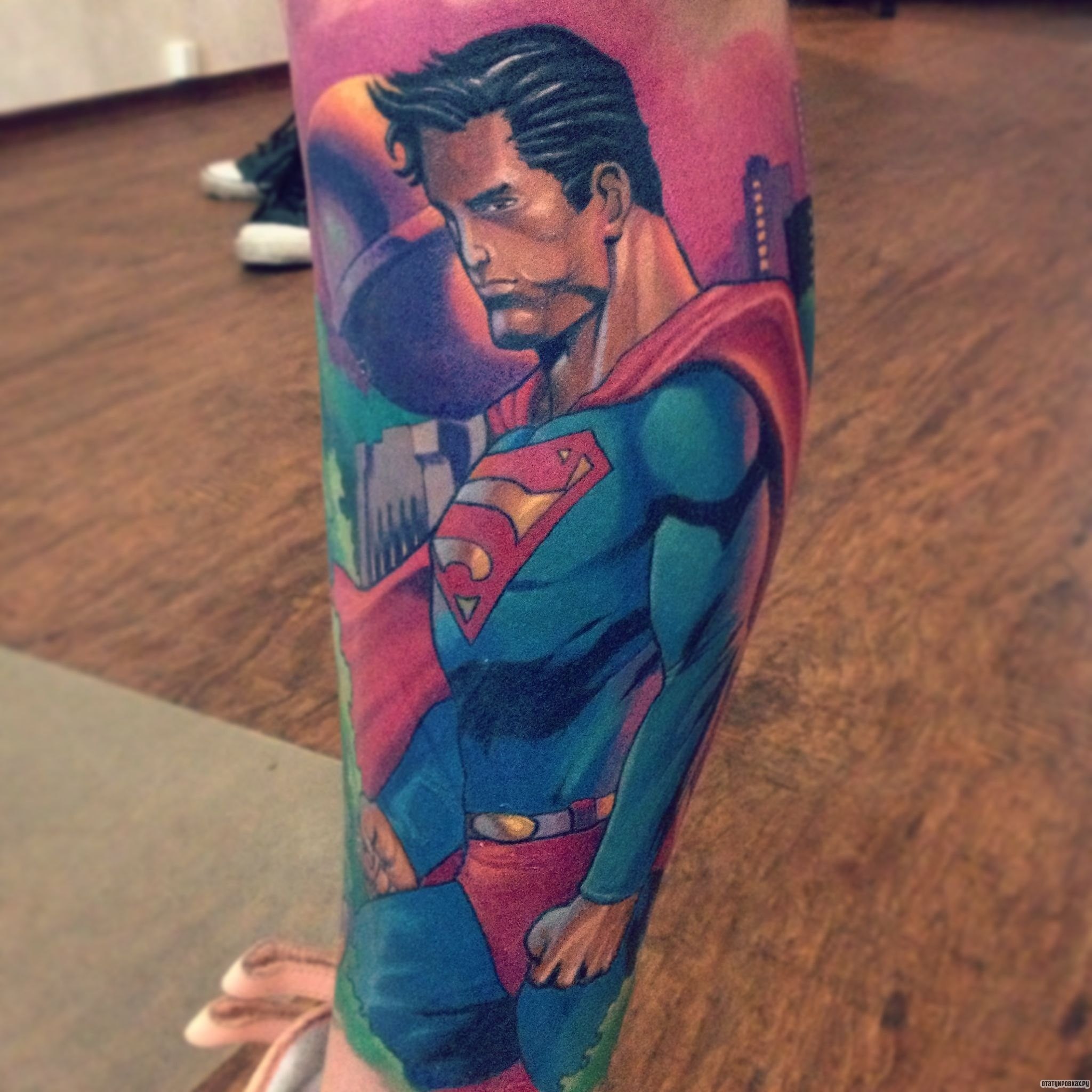 Фотография татуировки под названием «Супермен»