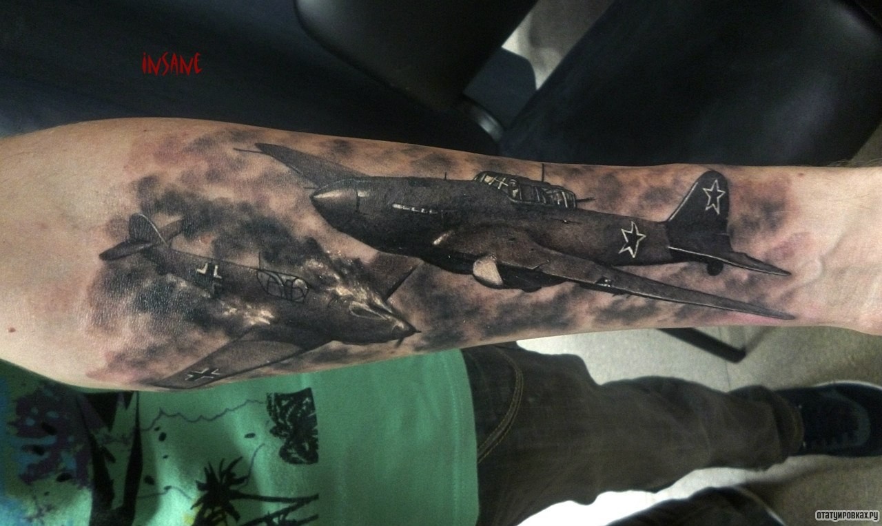 Фотография татуировки под названием «Военные самолеты»