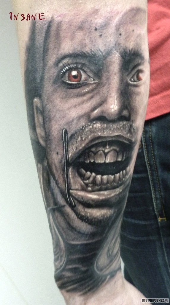 Фотография татуировки под названием «Человек с открытым ртом»