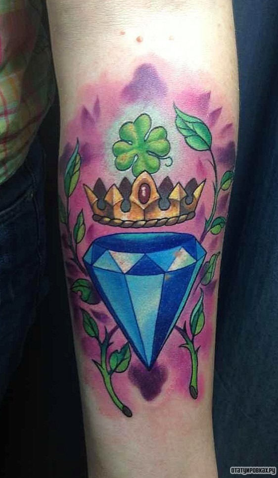 Фотография татуировки под названием «Алмаз в короне»