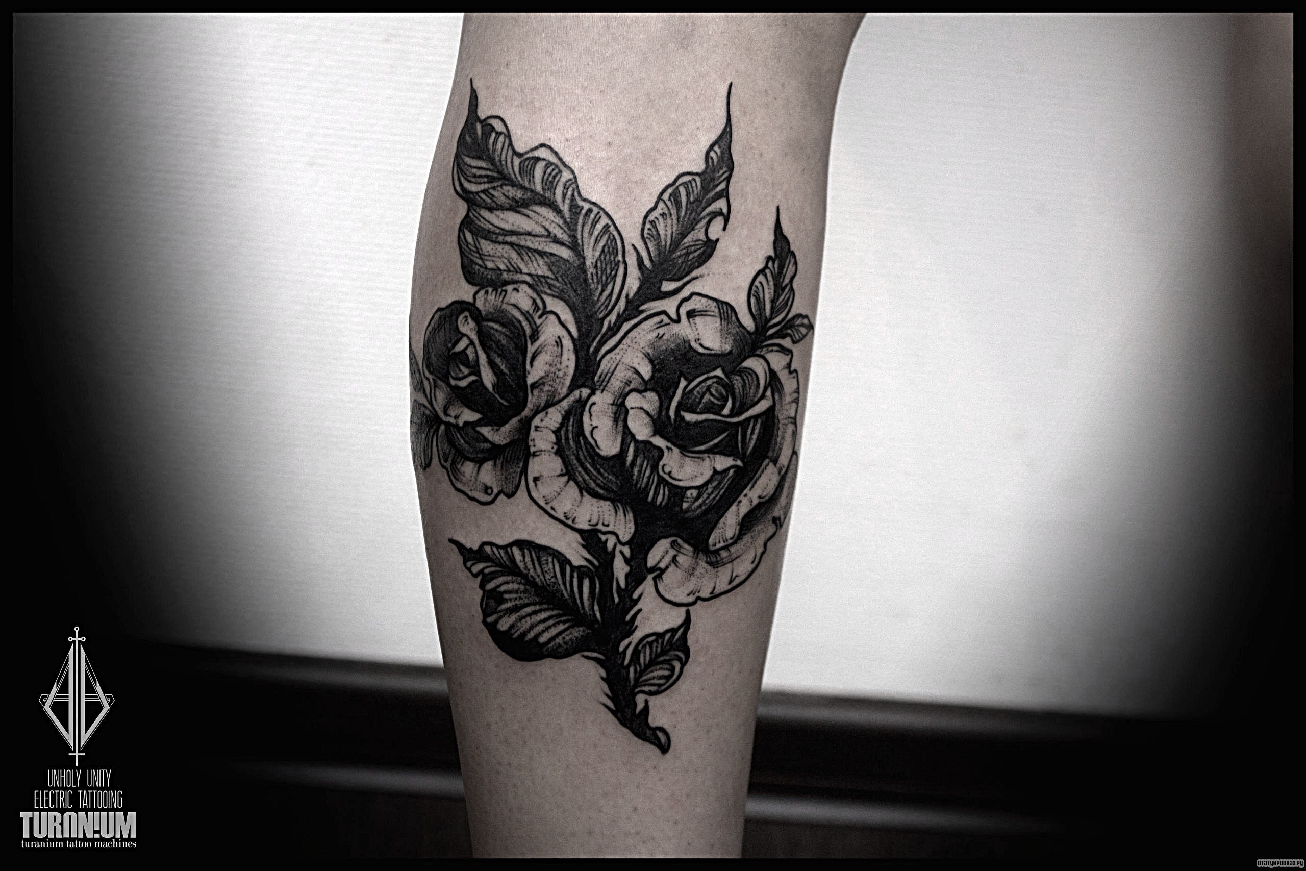 Фотография татуировки под названием «Черные розы»