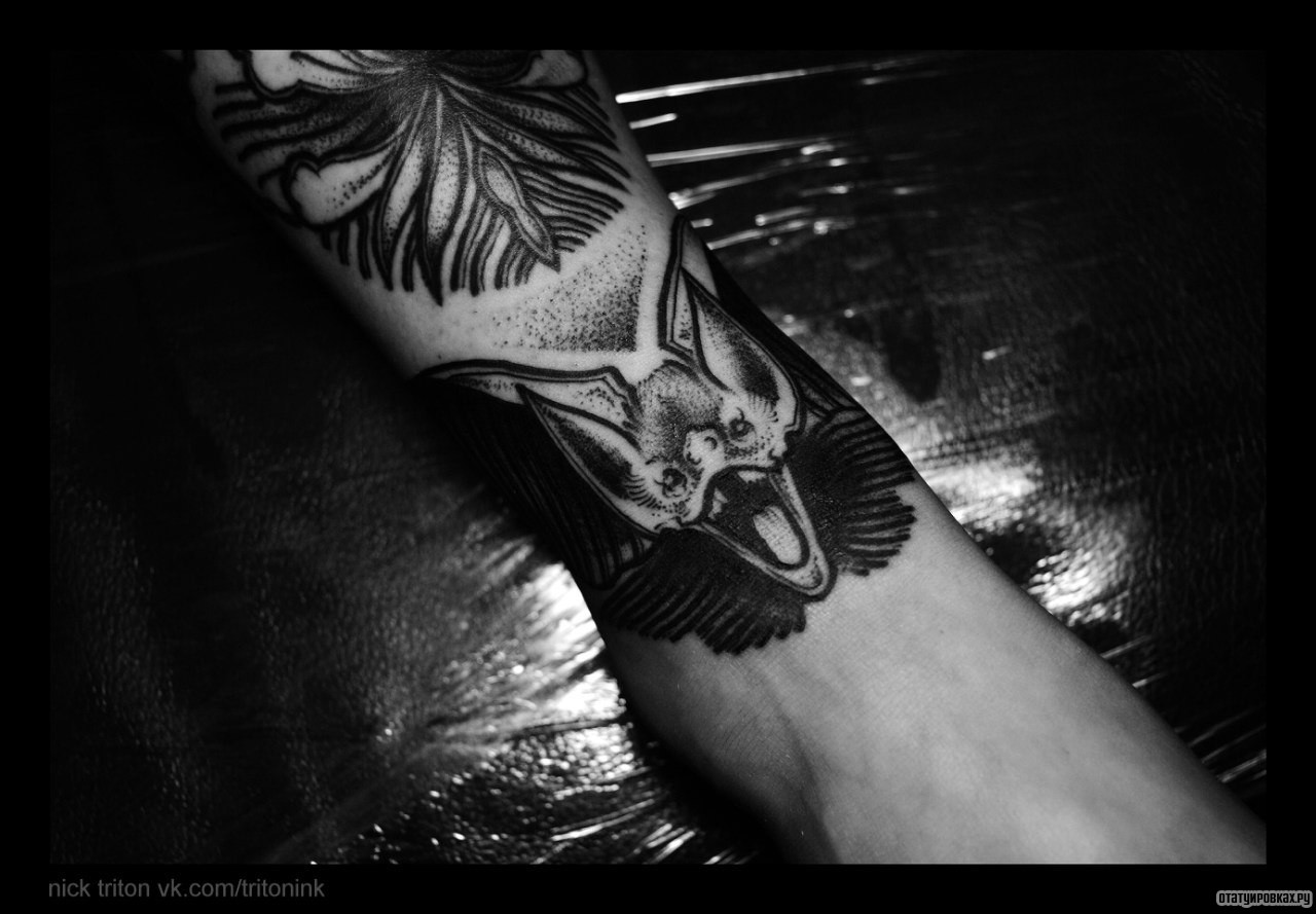 Фотография татуировки под названием «Летучая мышь»
