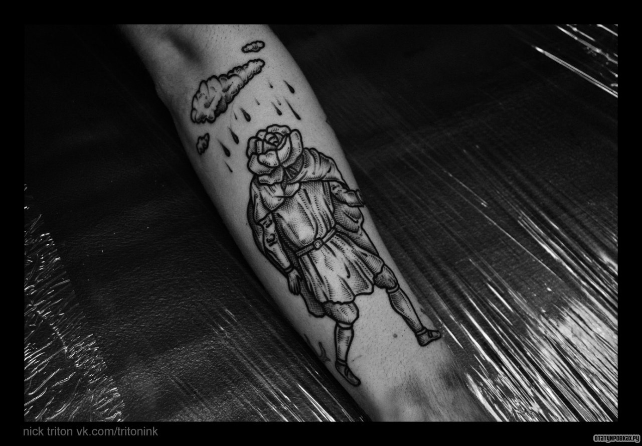 Фотография татуировки под названием «Человек с розой вместо головы»