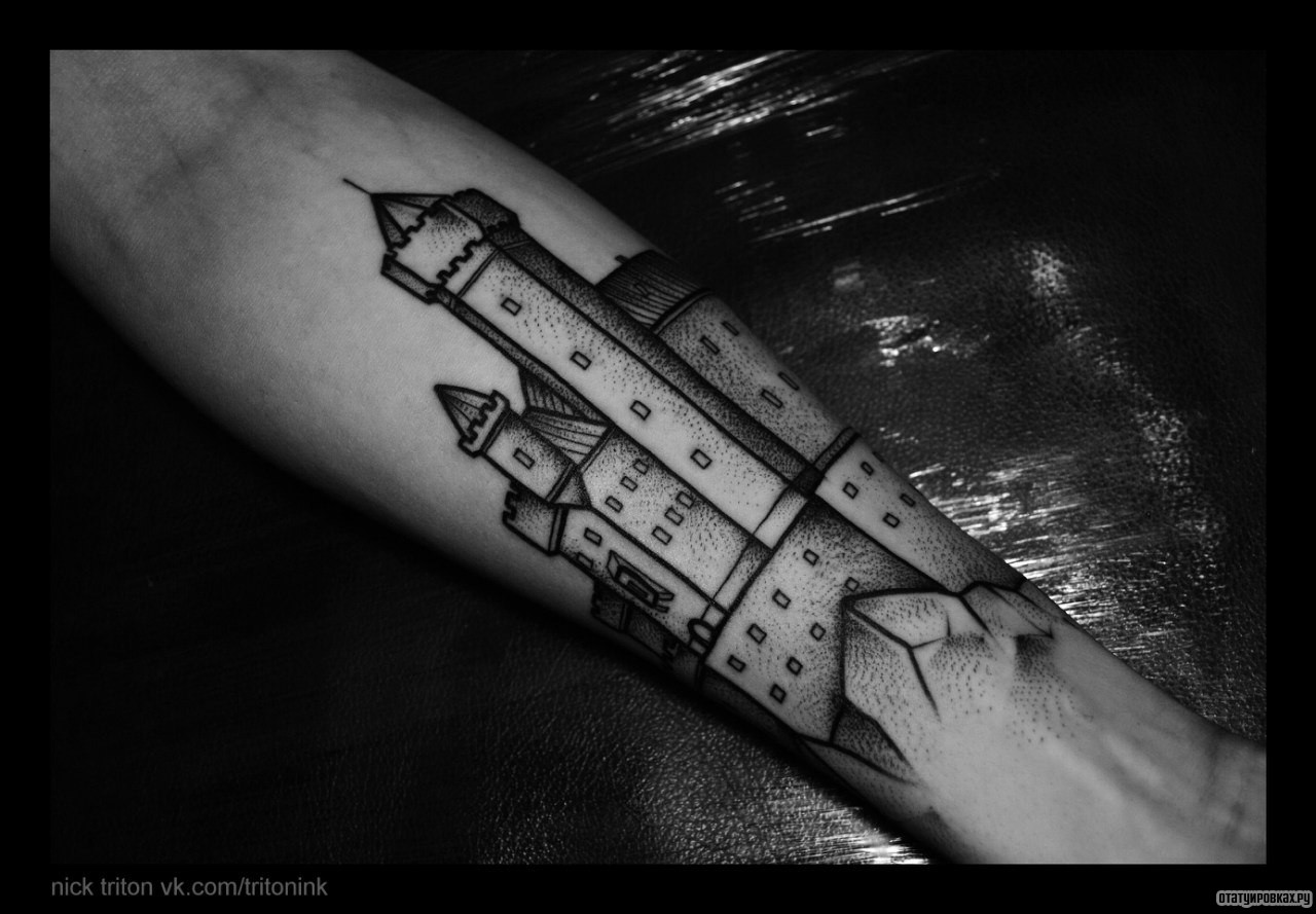 Фотография татуировки под названием «Замок»