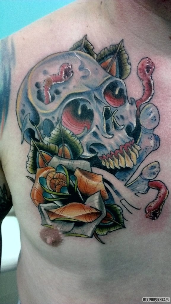 Фотография татуировки под названием «Череп с металлической розой»