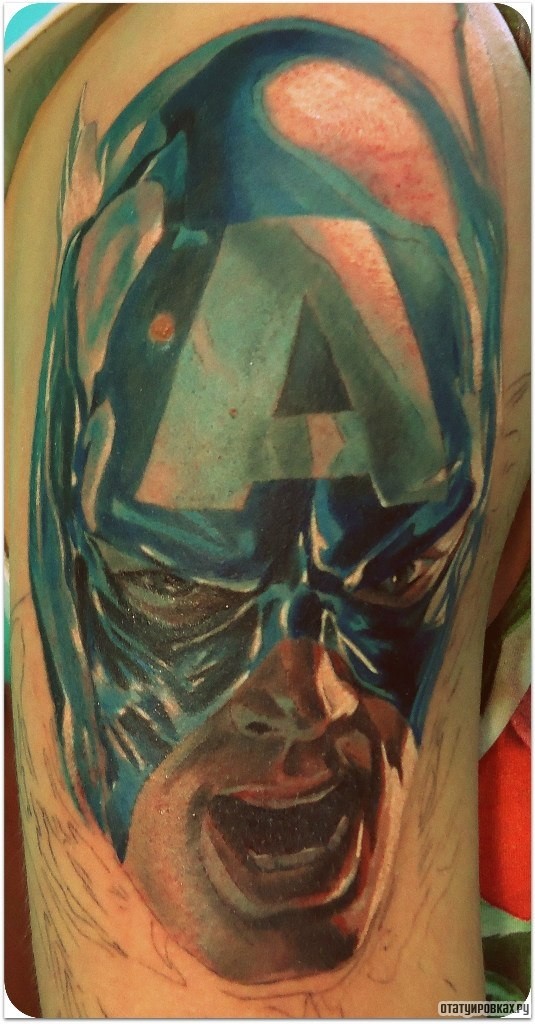 Фотография татуировки под названием «Супергерой с буквой А»