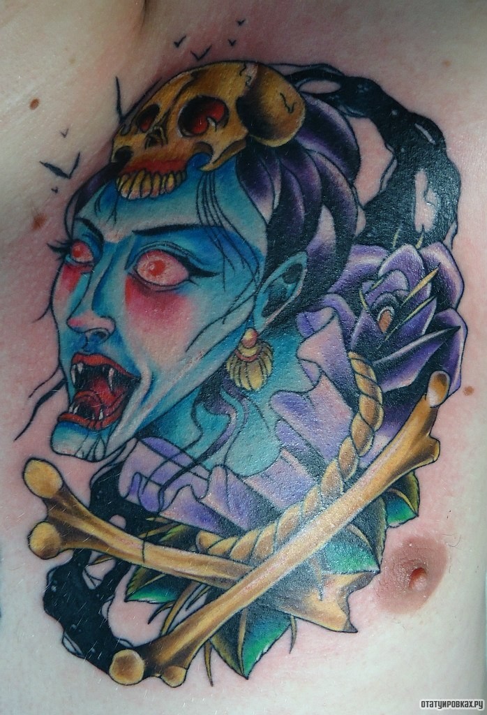 Фотография татуировки под названием «Девушка дьявол с черепами»