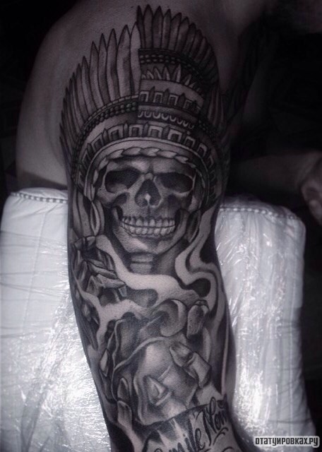 Фотография татуировки под названием «Скелет индеец»