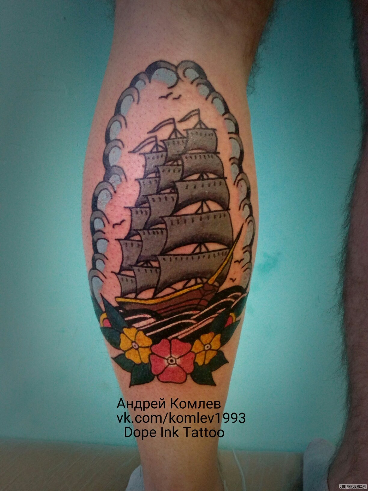 Фотография татуировки под названием «Корабль с цветами»