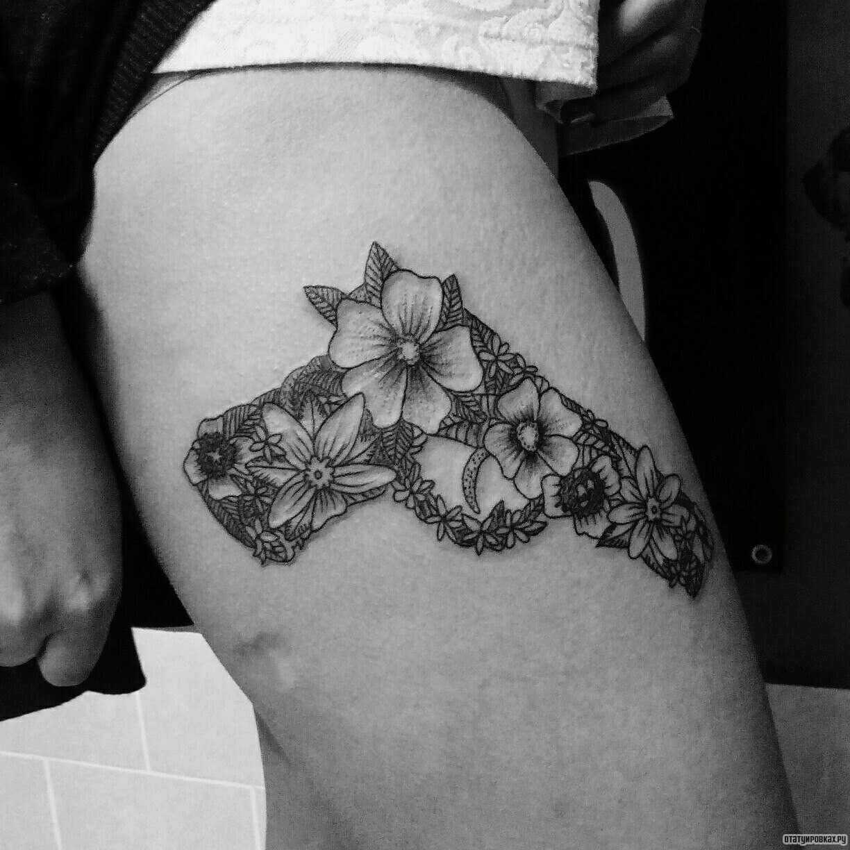 Фотография татуировки под названием «Узор из цветков»