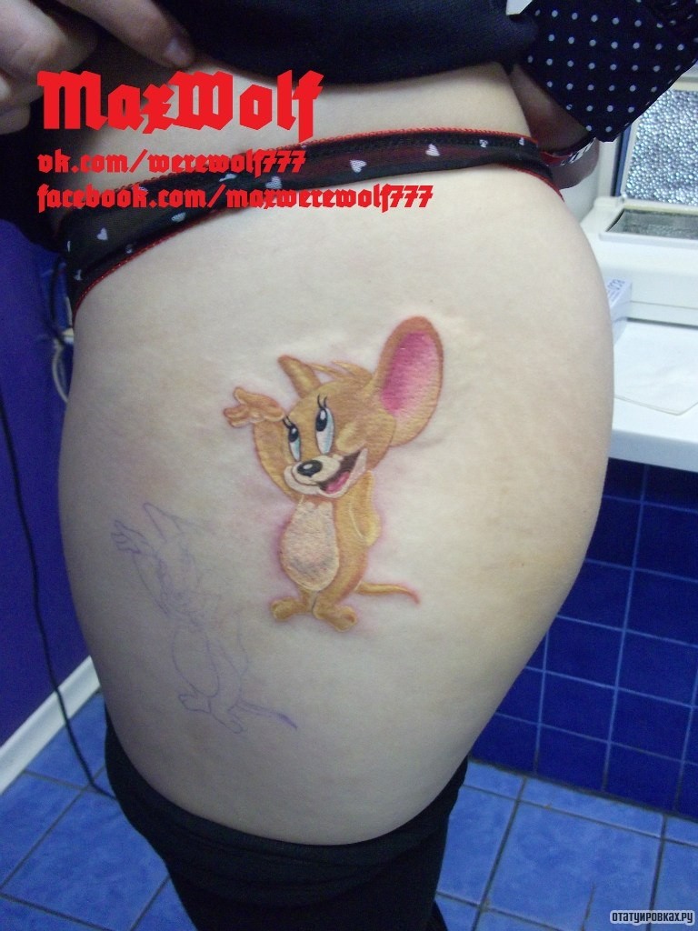 Фотография татуировки под названием «Мышка джерри»