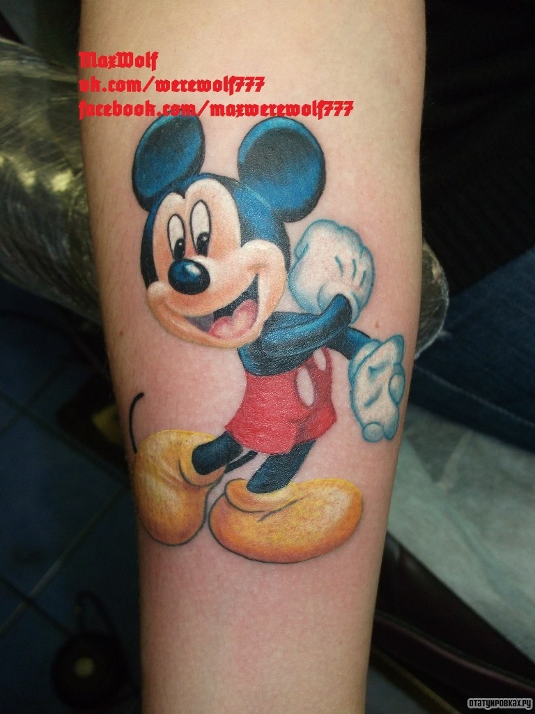 Фотография татуировки под названием «Микки маус мышь»