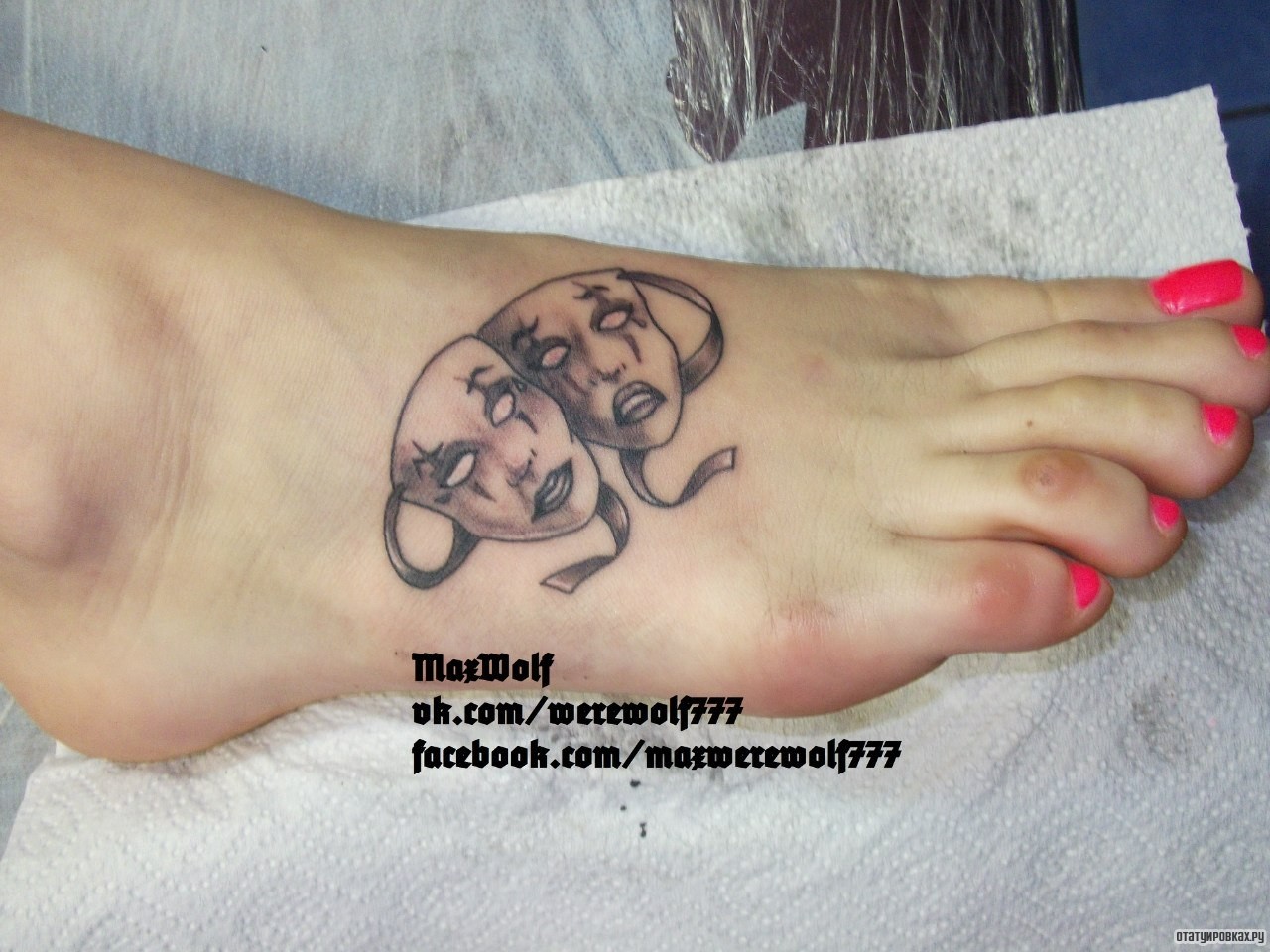 Фотография татуировки под названием «Две маски»