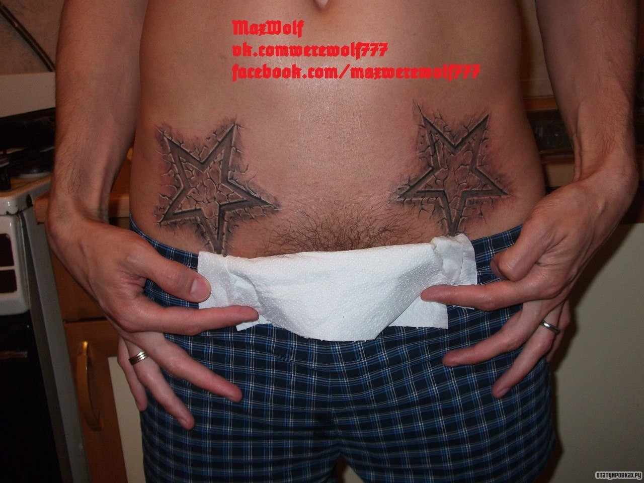 Фотография татуировки под названием «Две звезды»
