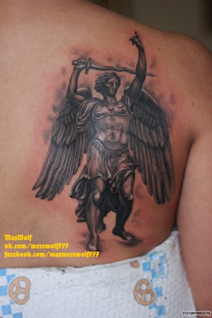 Фотография татуировки под названием «Ангел с мечом»