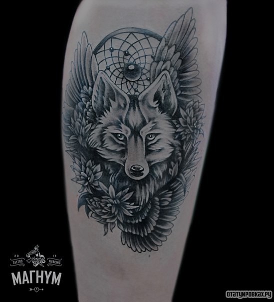 Фотография татуировки под названием «Лиса с крыльями и ловцом снов»