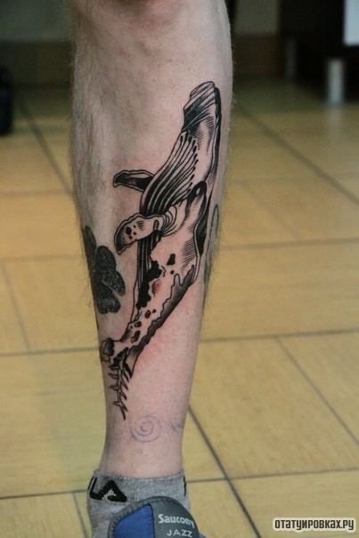 Фотография татуировки под названием «Кит в прыжке»