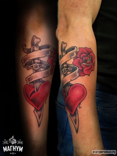 Фотография татуировки под названием «Кинжал с розой и сердцем»