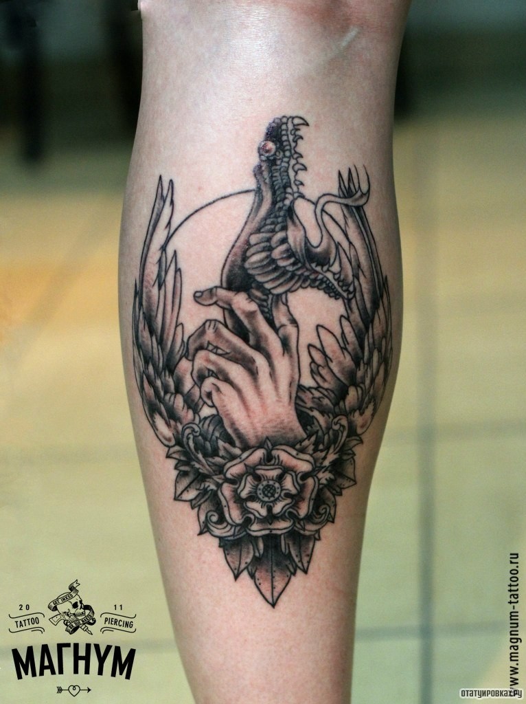 Фотография татуировки под названием «Рука со змеей»