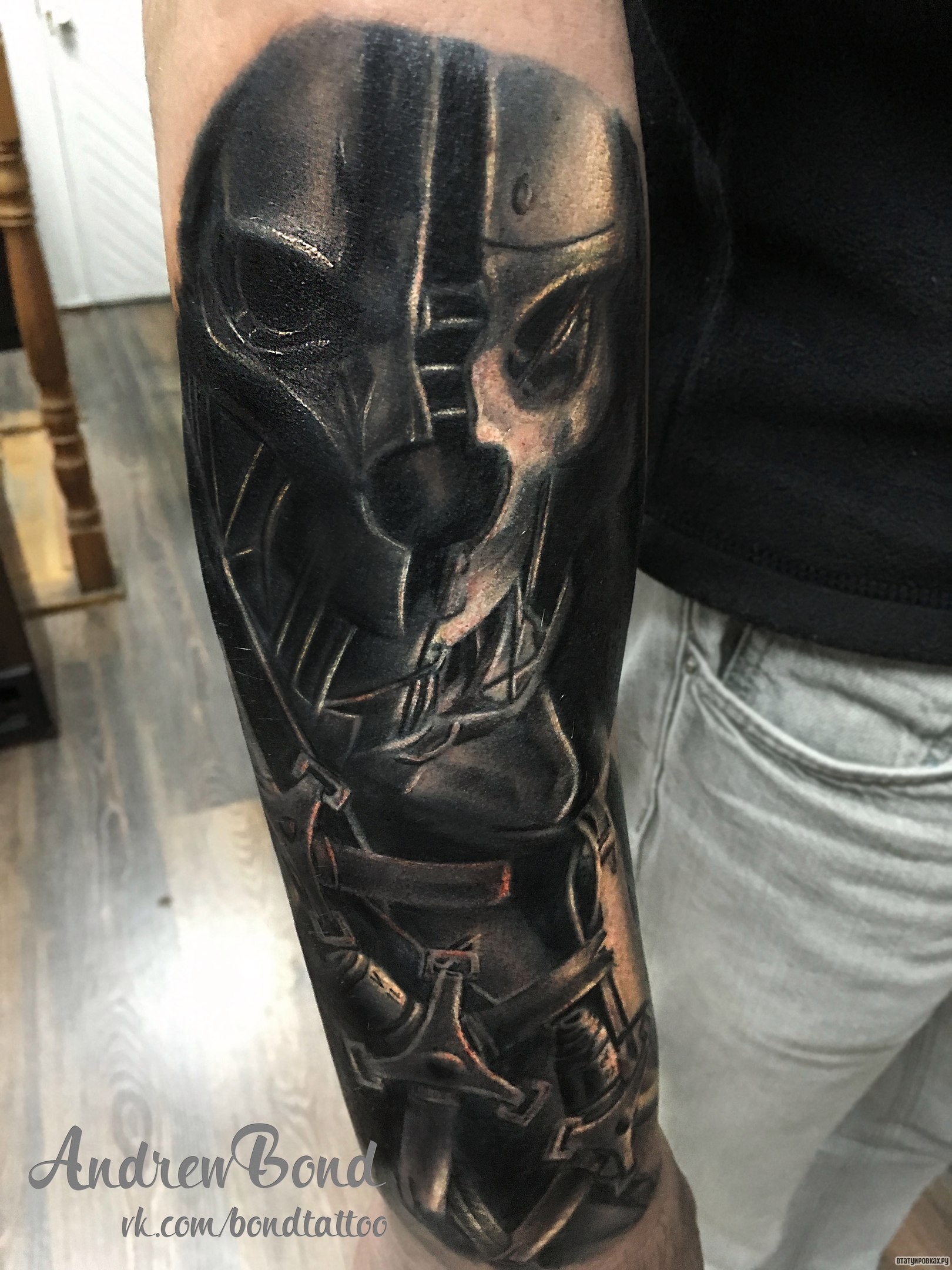 Фотография татуировки под названием «Железная маска»