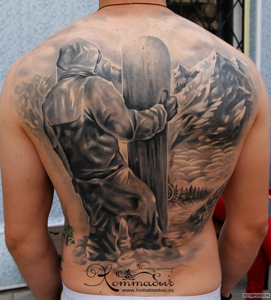 Фотография татуировки под названием «Человек со сноубордом»