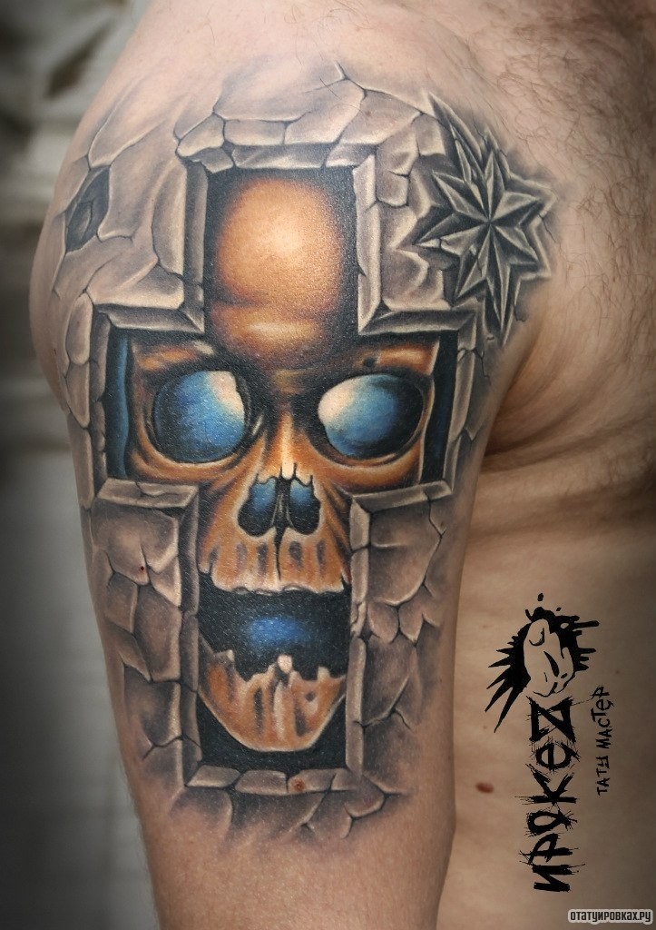 Фотография татуировки под названием «Череп показавшийся из креста»