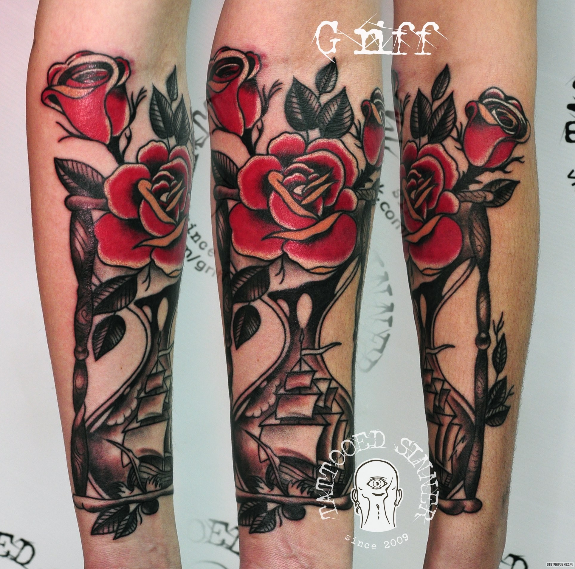 Фотография татуировки под названием «Песочные часы, корабль и розы»