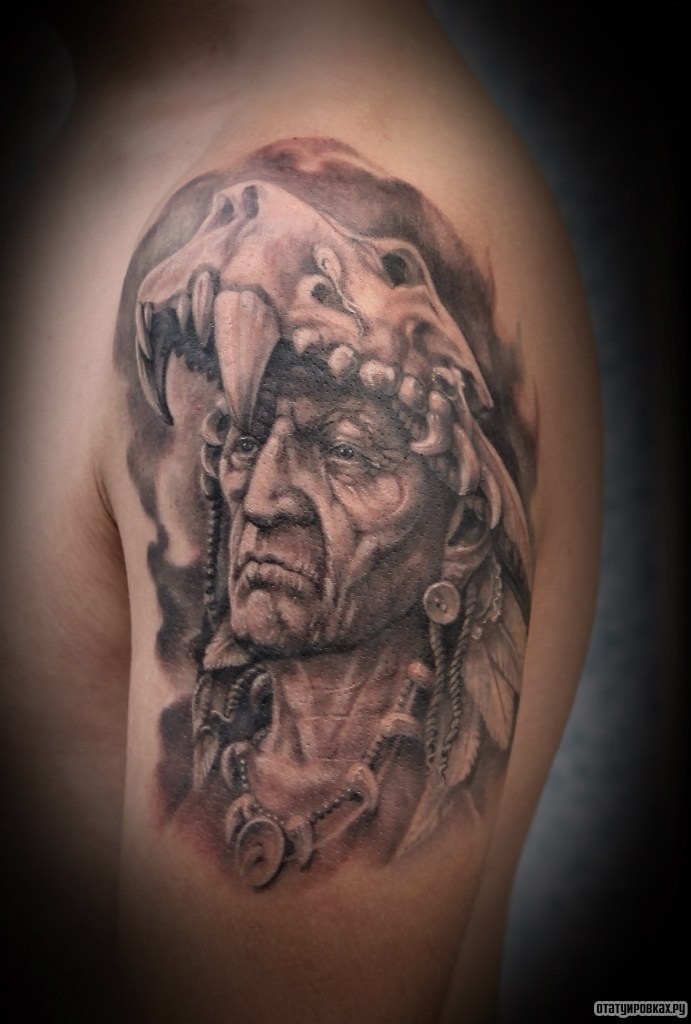 Фотография татуировки под названием «Индеец с черепом животного»