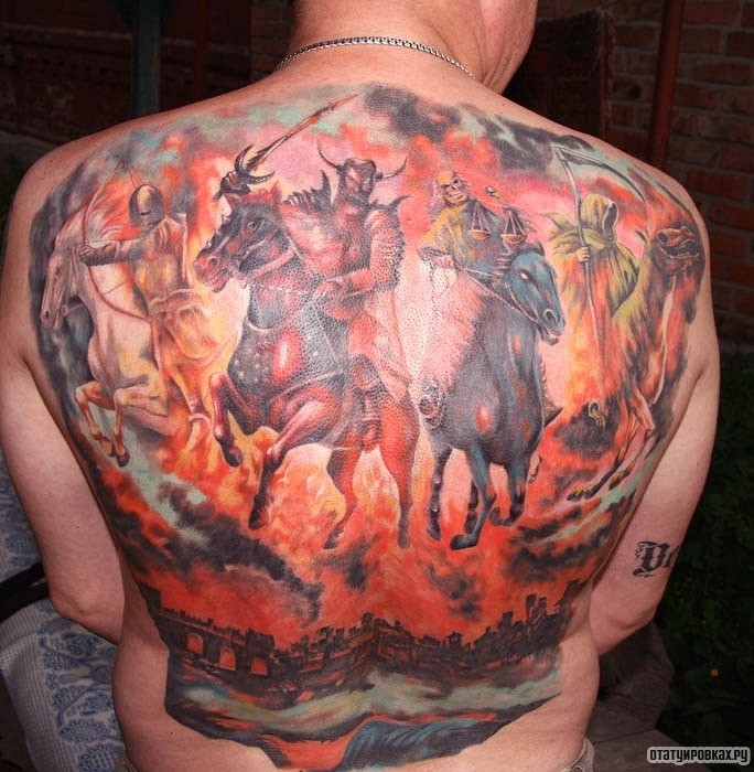 Фотография татуировки под названием «Бой на лошадях»