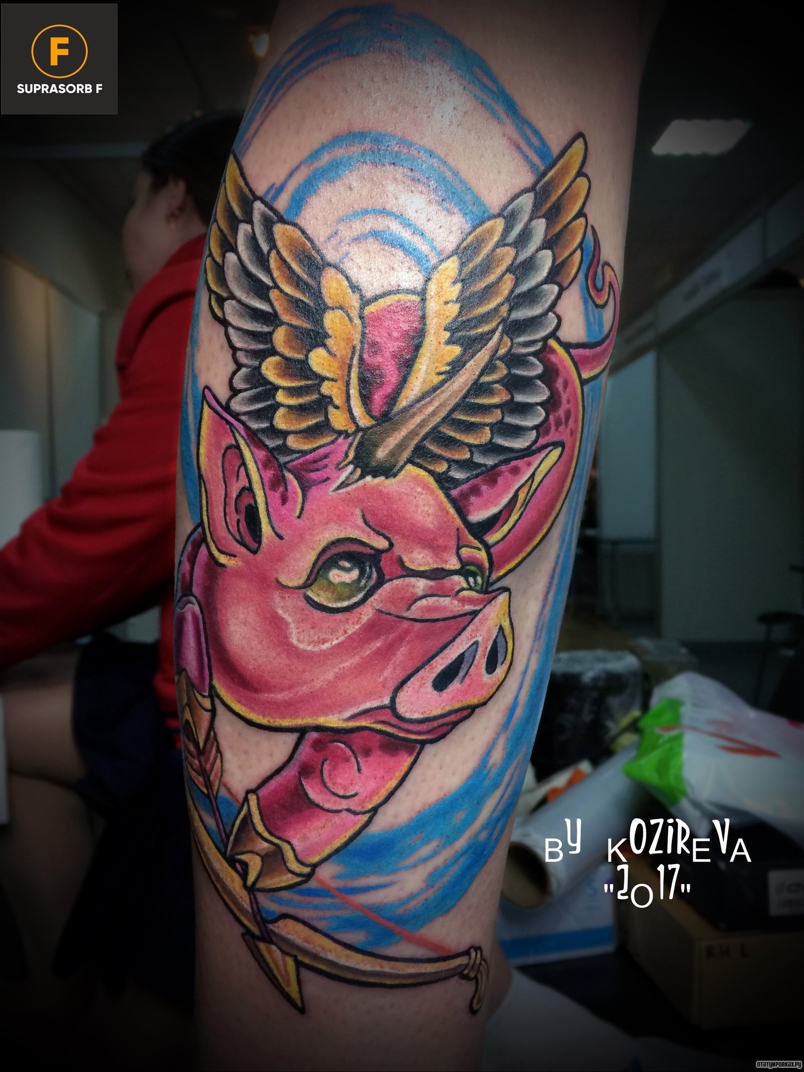 Фотография татуировки под названием «Свинья с крыльями»