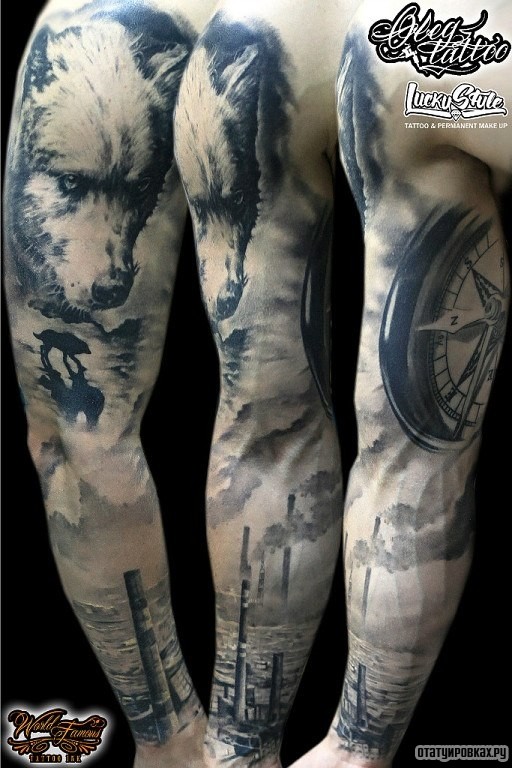 Фотография татуировки под названием «Волк, маяк, компас»