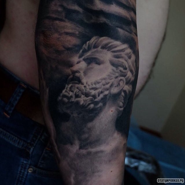 Фотография татуировки под названием «Человек скульптура»