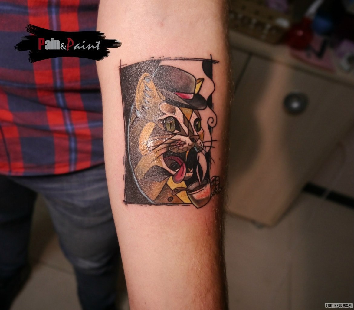 Фотография татуировки под названием «Кот в шляпе с высунутым языком»