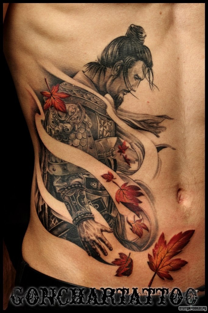 Фотография татуировки под названием «Самурай и листья клена»
