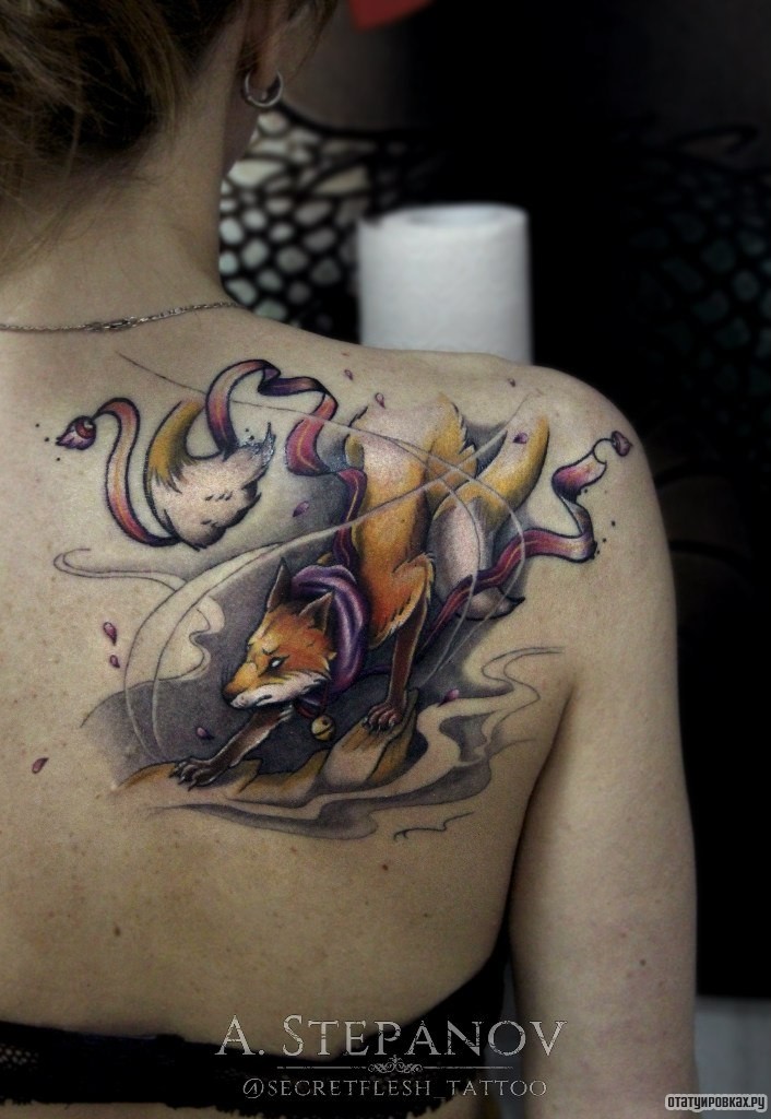 Фотография татуировки под названием «Лиса с узорами на лопатке»
