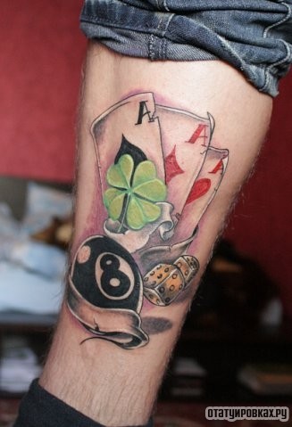 Фотография татуировки под названием «Карты, клевер, шар 8»
