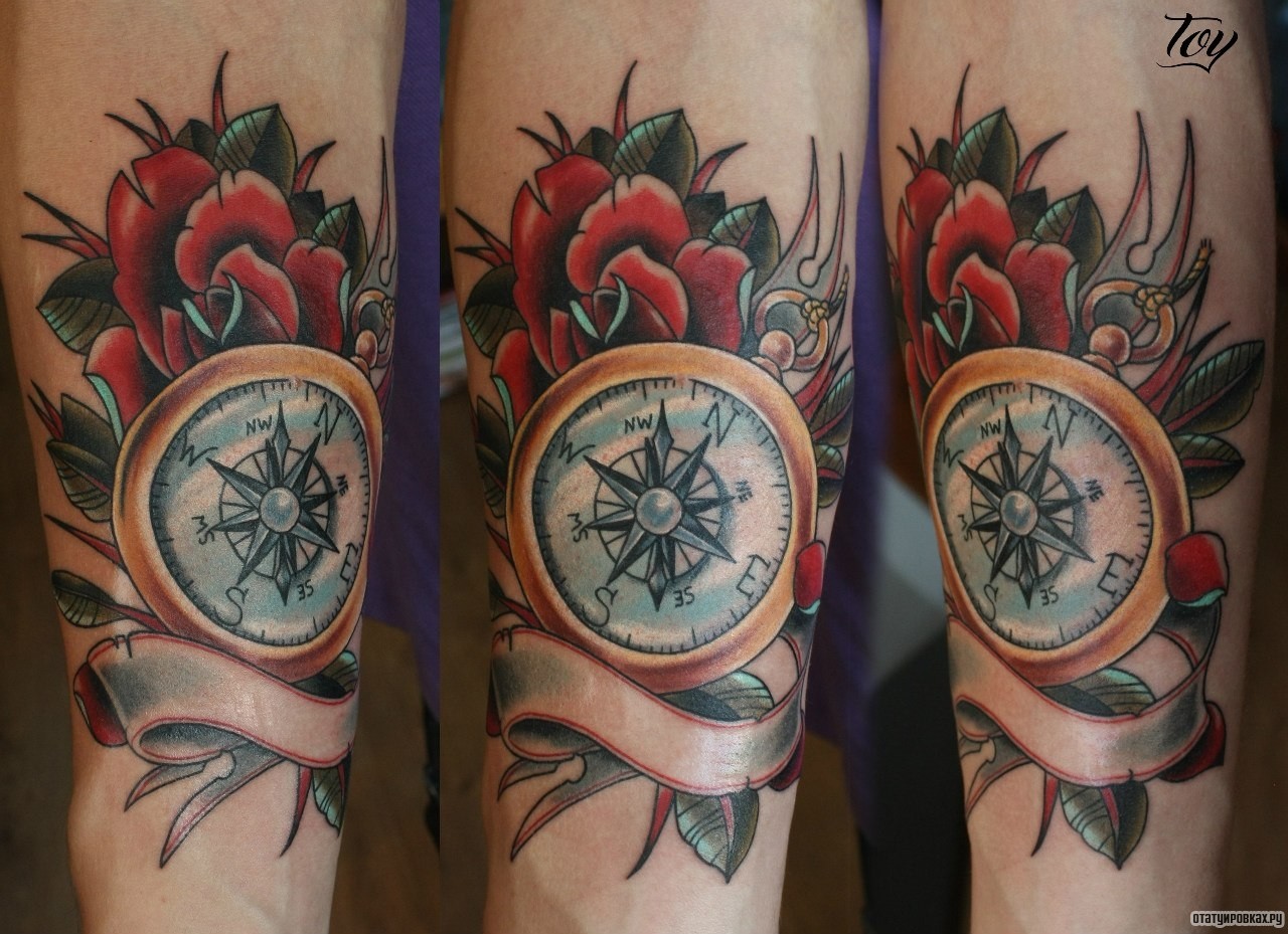 Фотография татуировки под названием «Роза и компас»