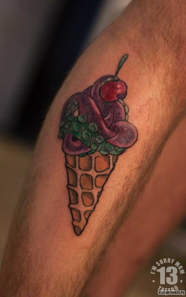 Фотография татуировки под названием «Мороженое из щупальца осьминога на голени»