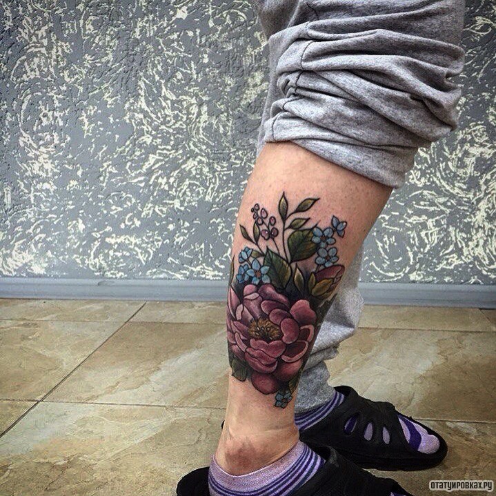 Фотография татуировки под названием «Хризантема на голени»