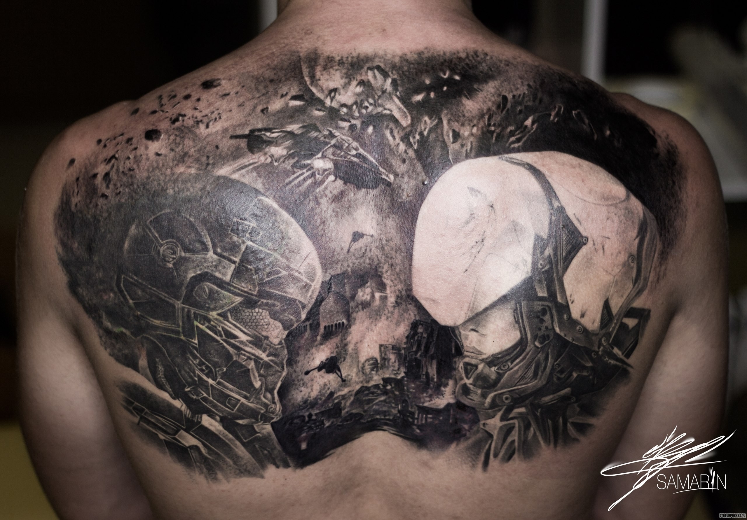 Фотография татуировки под названием «Картина сражения на спине»
