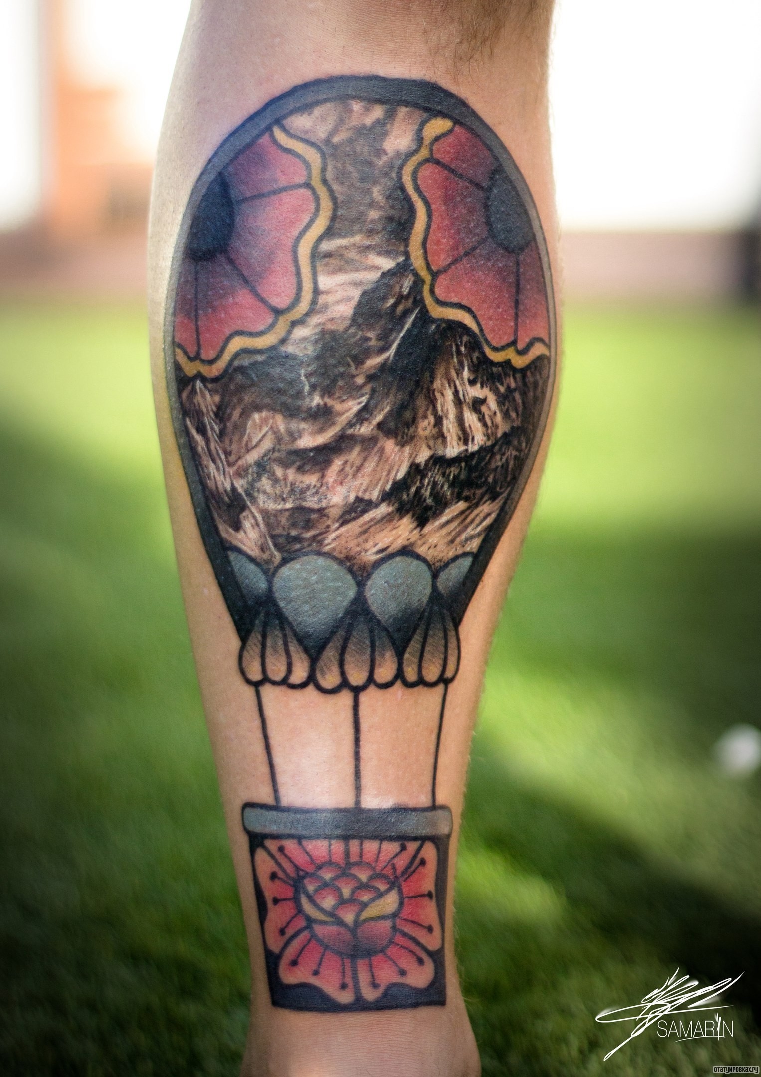 Фотография татуировки под названием «Горы с цветами»