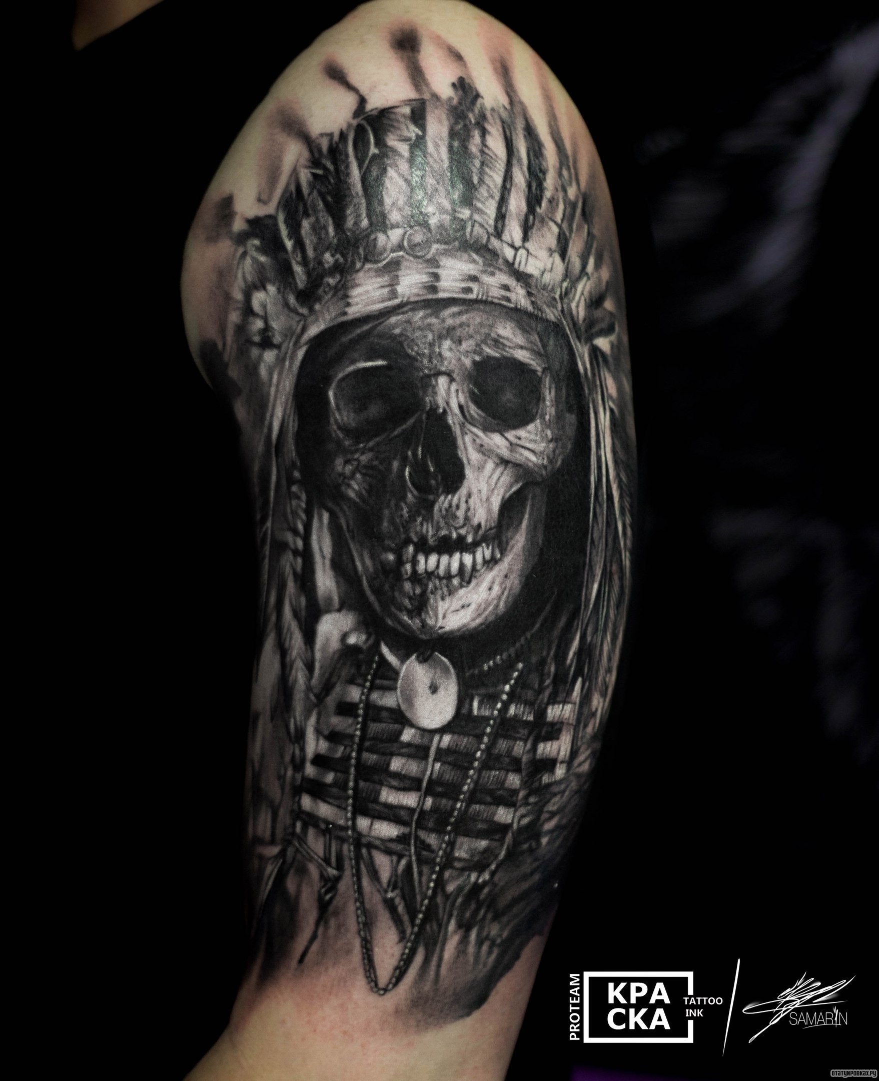 Фотография татуировки под названием «Индеец скелет на плече»